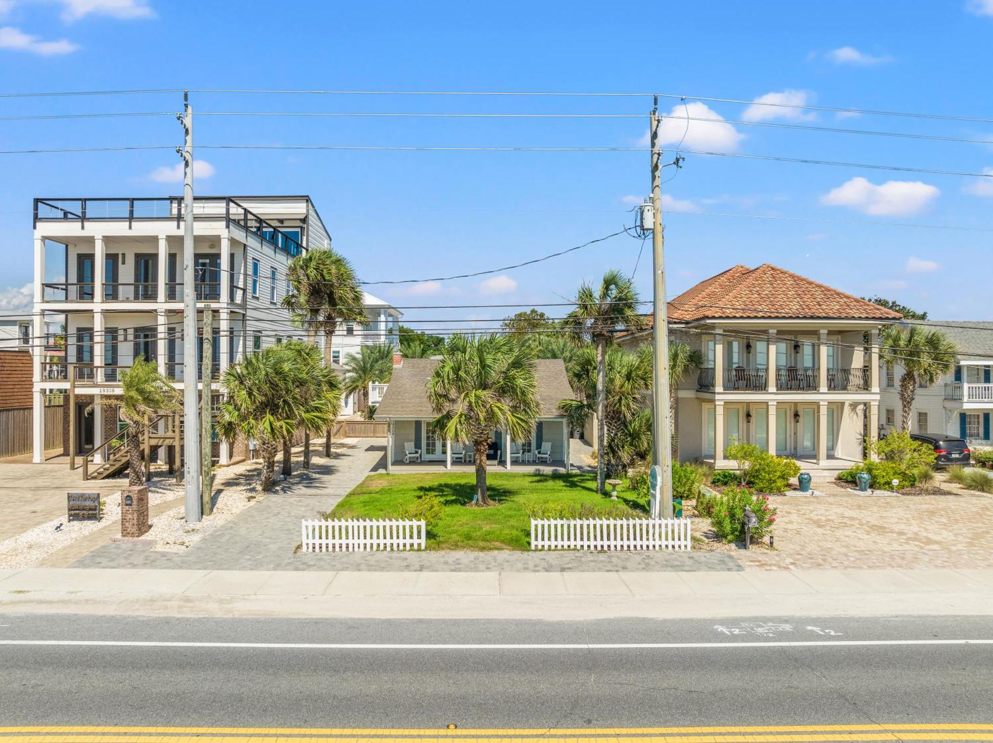 Cute Steps To The Beach! Panama Beach, Fl! Holiday home